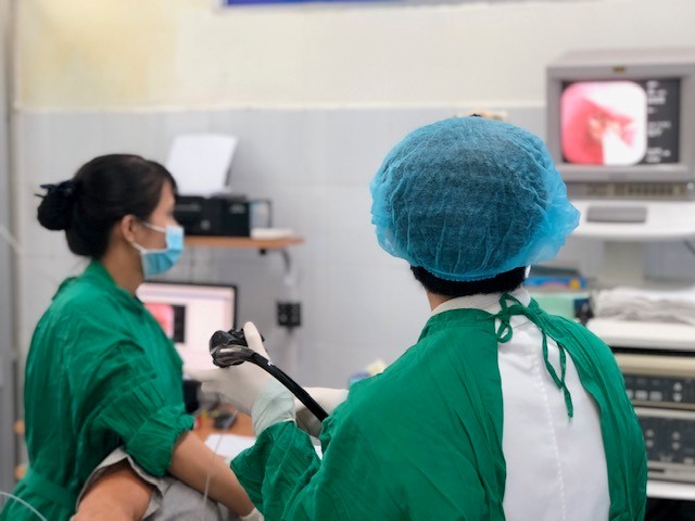 Mắc nghẹn khối thức ăn suốt 24 h vì căn bệnh hẹp thực quản bẩm sinh 